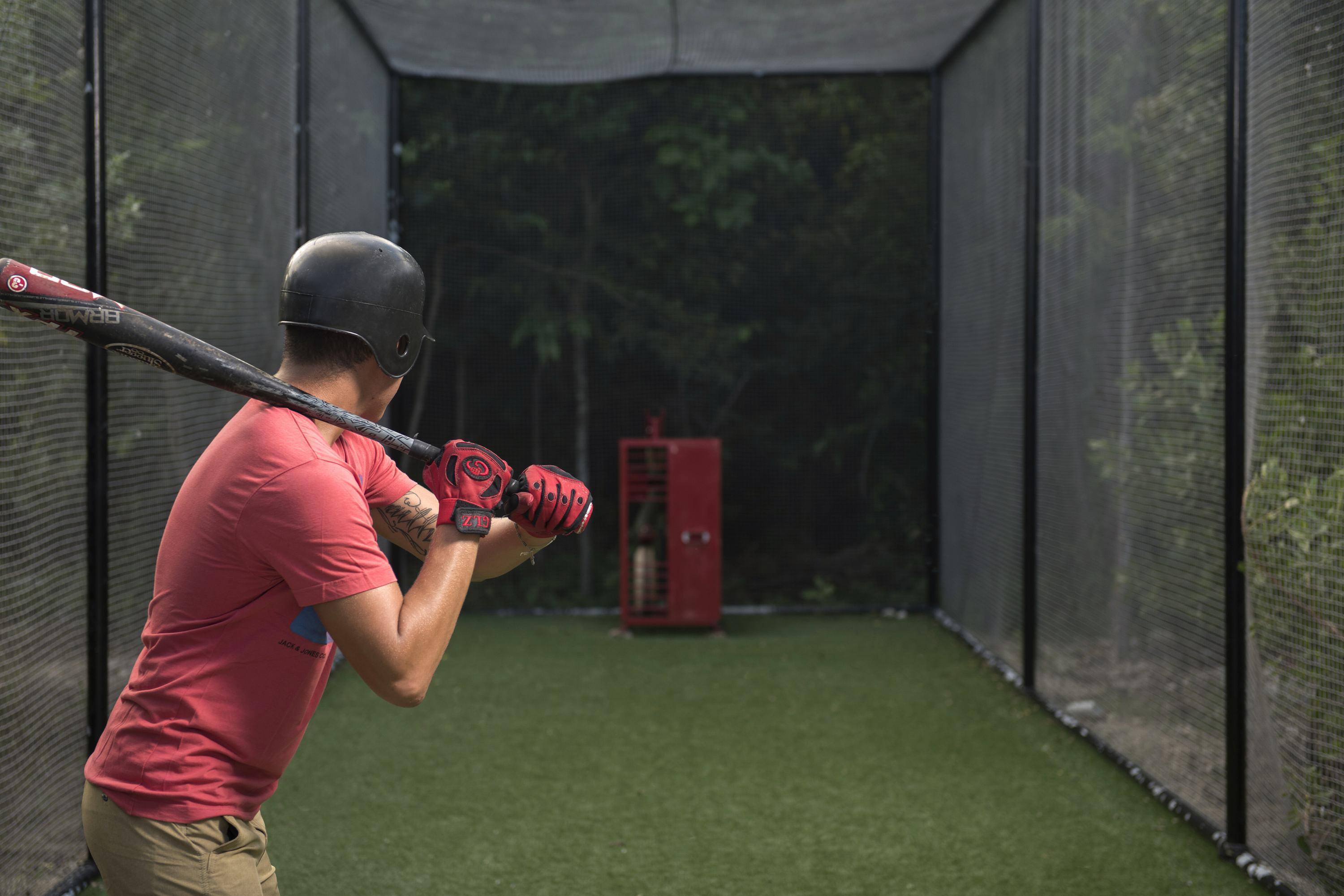 Platinum Yucatan Princess Adults Only プレヤデルカーメン エクステリア 写真 A batter preparing to swing at a pitch