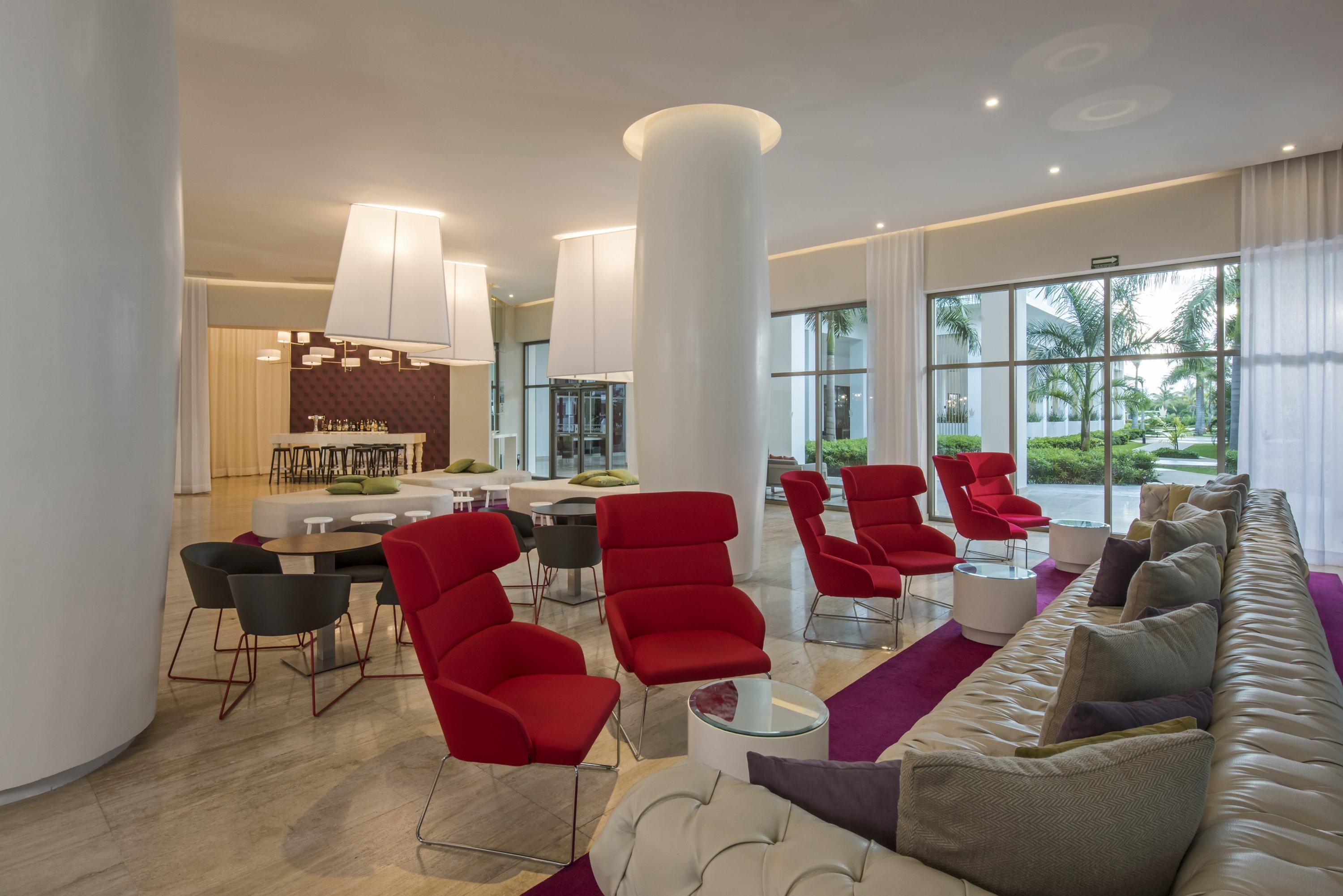 Platinum Yucatan Princess Adults Only プレヤデルカーメン エクステリア 写真 The lobby of the hotel