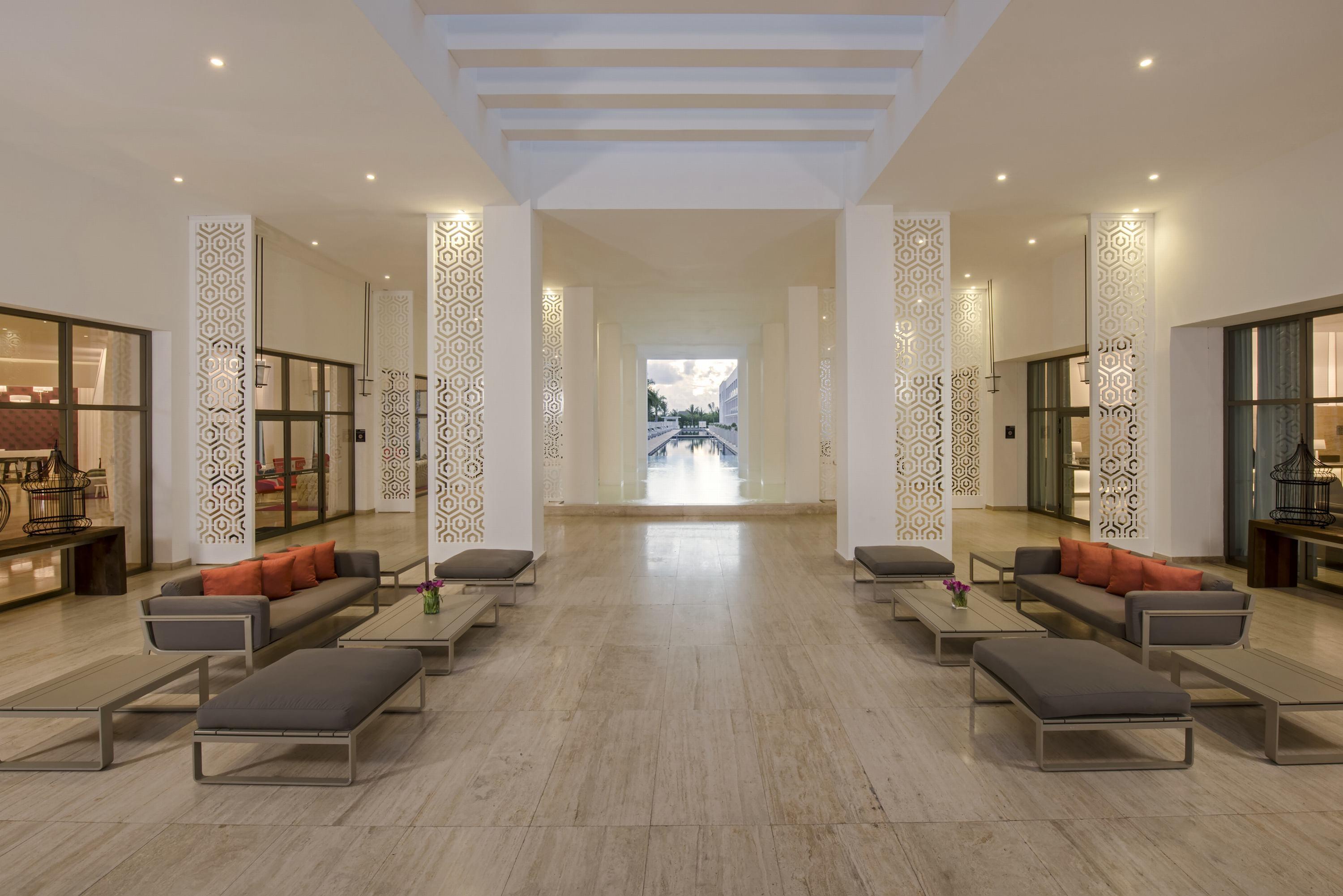 Platinum Yucatan Princess Adults Only プレヤデルカーメン エクステリア 写真 The lobby of the hotel