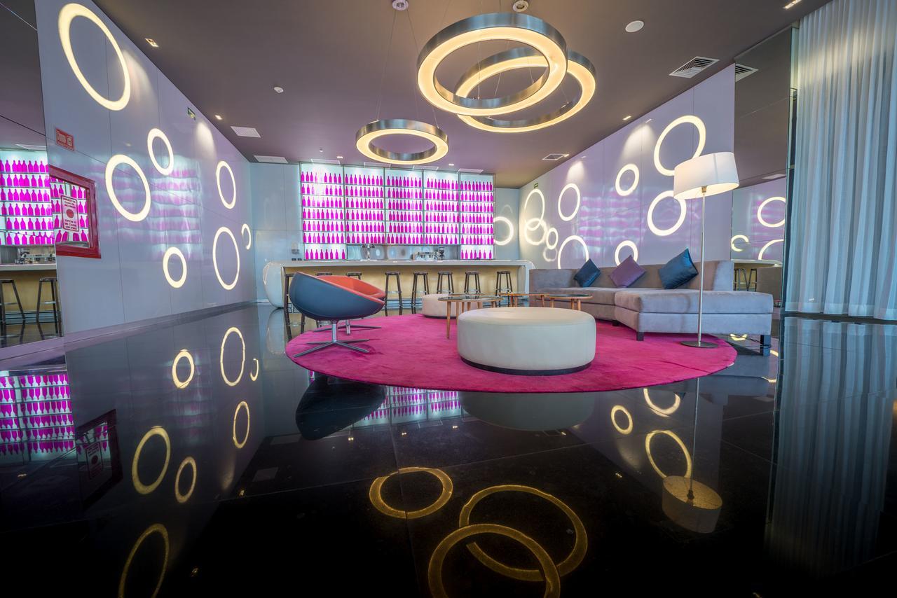 Platinum Yucatan Princess Adults Only プレヤデルカーメン エクステリア 写真 The Virgin Atlantic Clubhouse at London Heathrow Airport